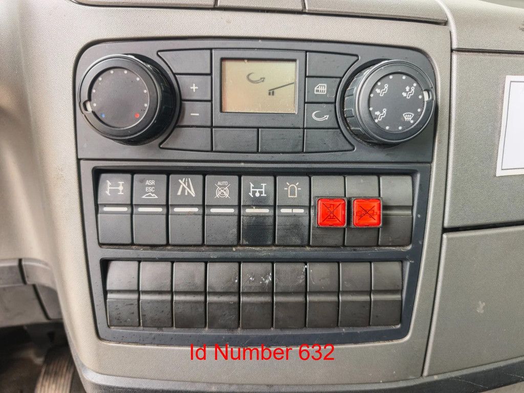MAN 4x2 Ruthmann T330