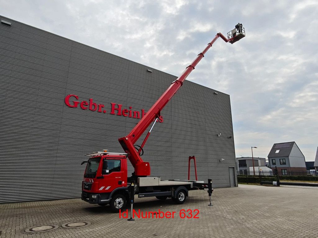MAN 4x2 Ruthmann T330