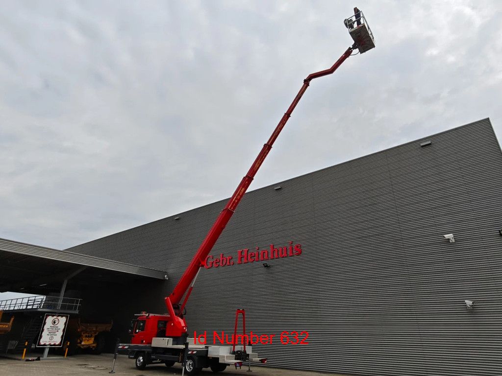 MAN 4x2 Ruthmann T330