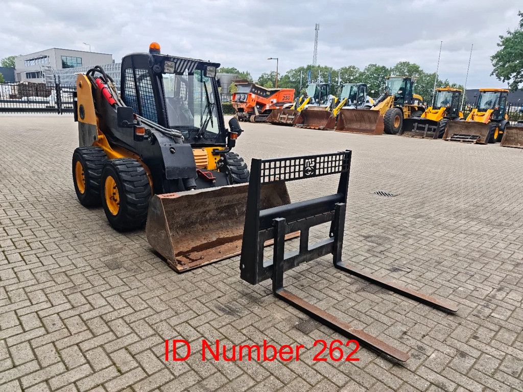 JCB 190 HF Bucket + Forks!