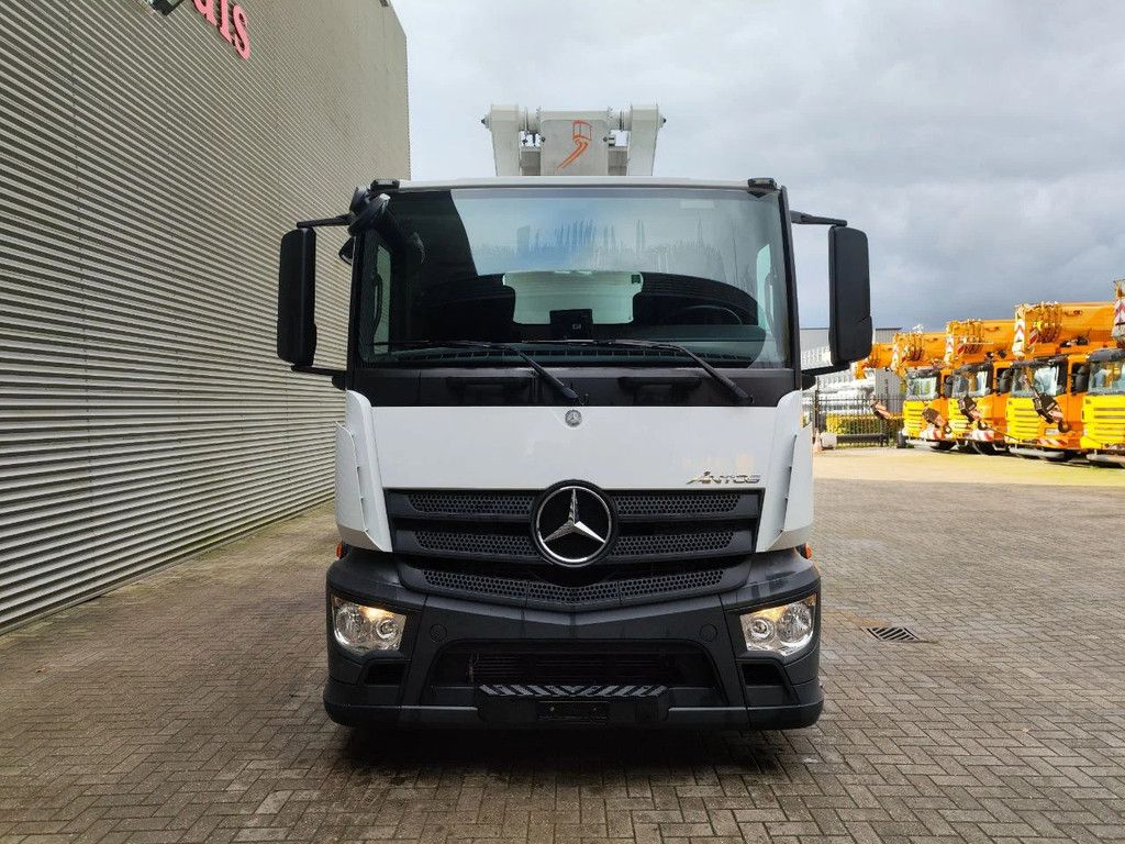 Mercedes-Benz 4x2 France Elevateur 284 TBE