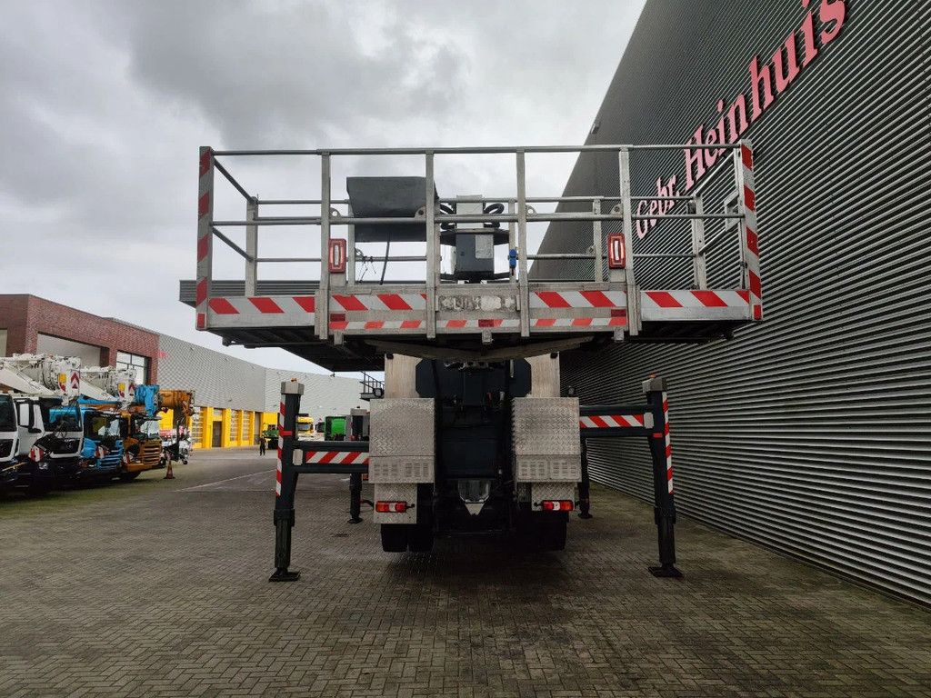 Mercedes-Benz 4x2 France Elevateur 284 TBE