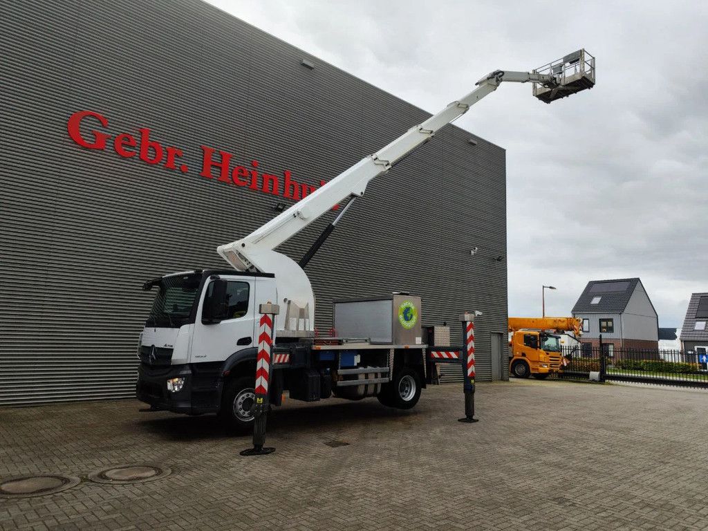 Mercedes-Benz 4x2 France Elevateur 284 TBE