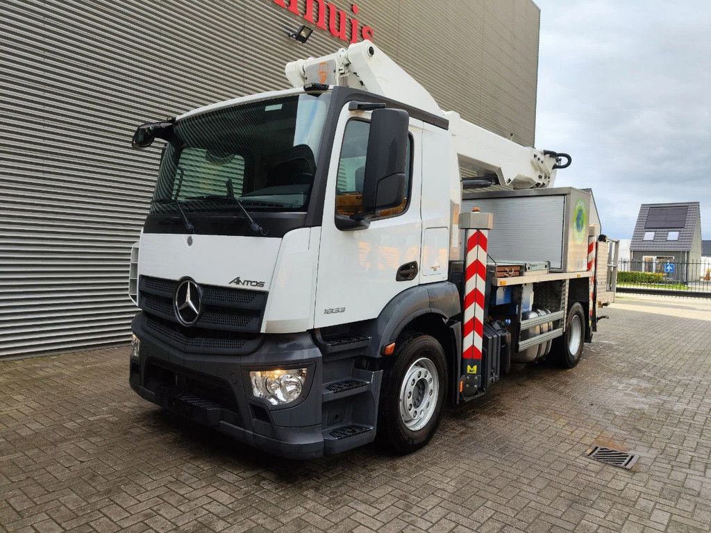 Mercedes-Benz 4x2 France Elevateur 284 TBE