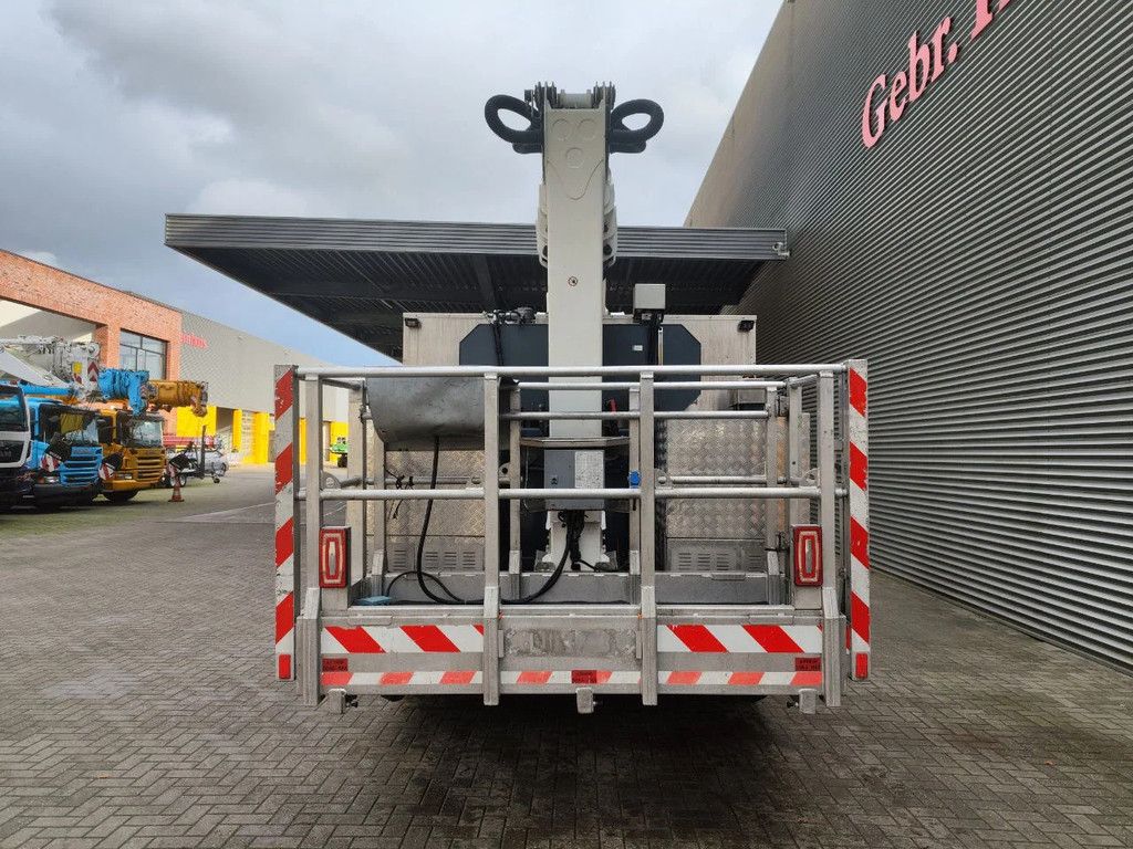 Mercedes-Benz 4x2 France Elevateur 284 TBE