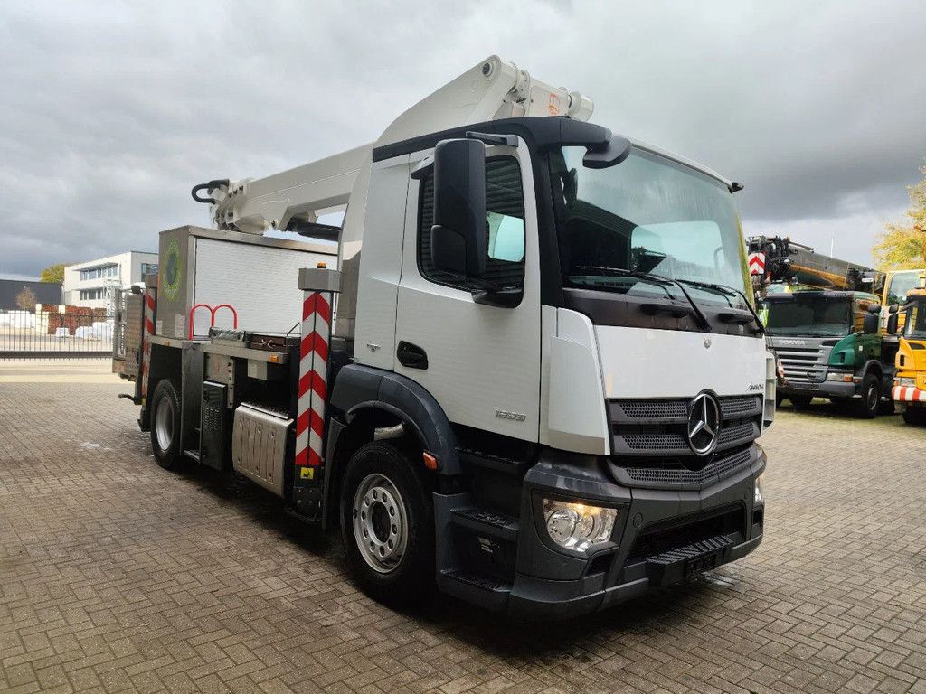Mercedes-Benz 4x2 France Elevateur 284 TBE