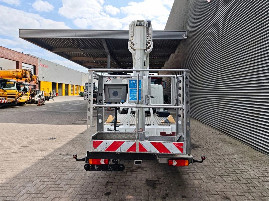 Nissan Cabstar 35.12 NT400 Ruthmann TBR 220.1