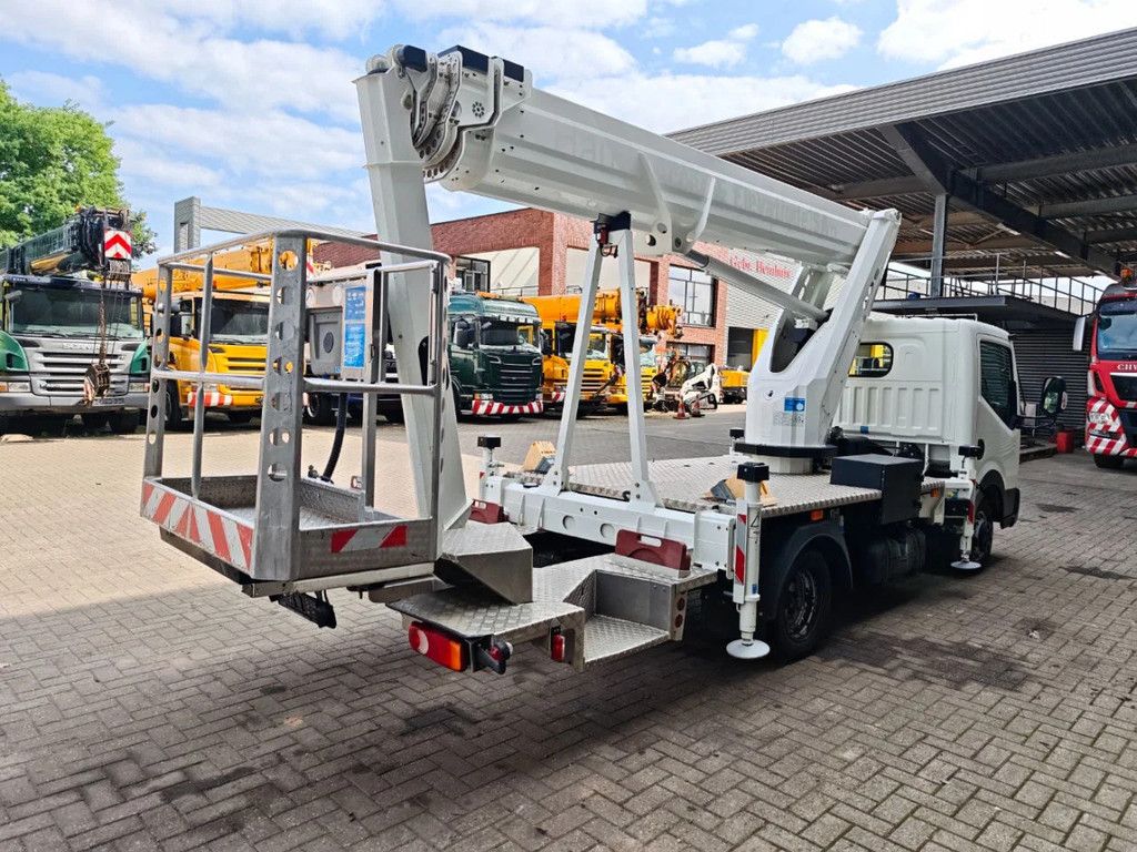Nissan Cabstar 35.12 NT400 Ruthmann TBR 220.1