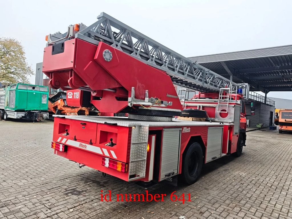 Mercedes-Benz 1524 4x2 Metz DLK 23-12 Drehleiter