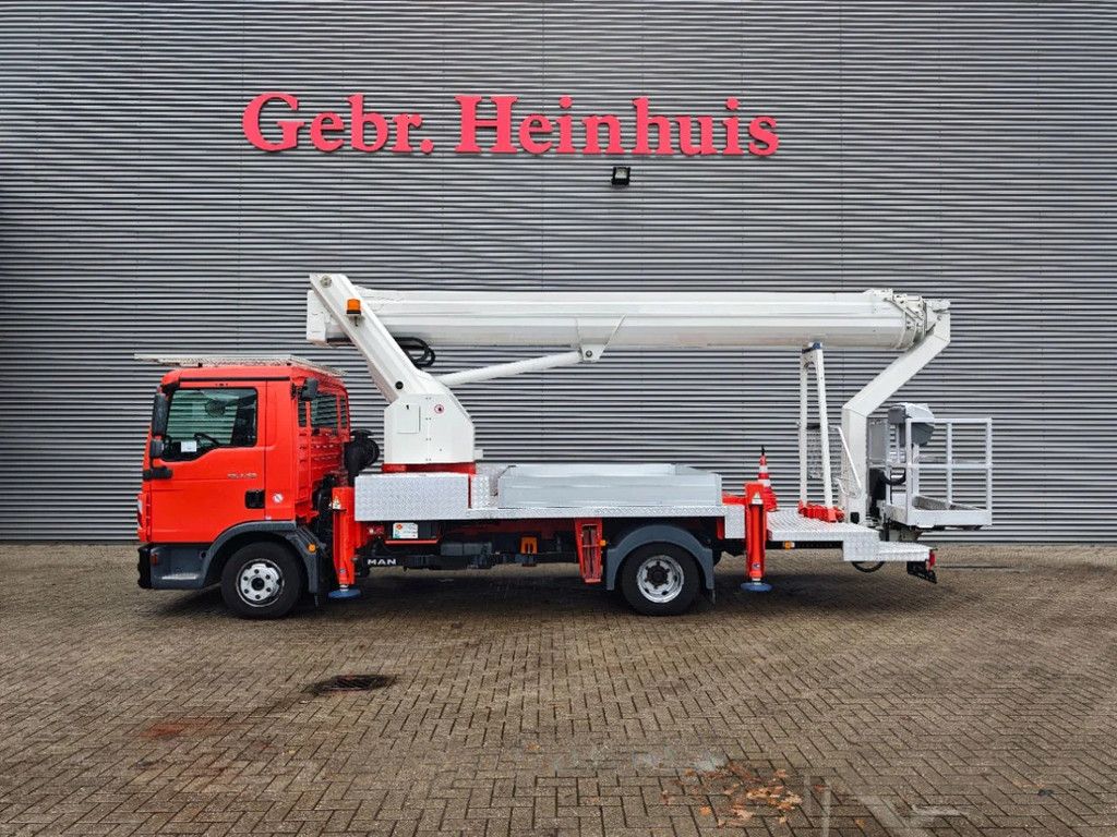 MAN 4x2 Ruthmann T330