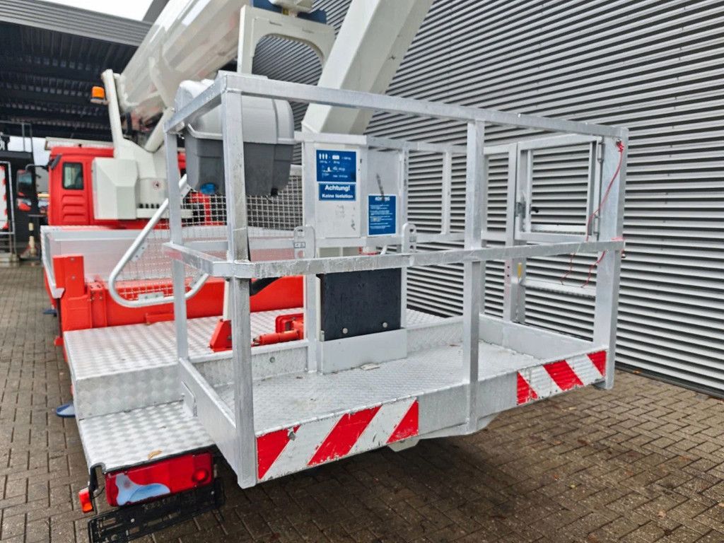 MAN 4x2 Ruthmann T330