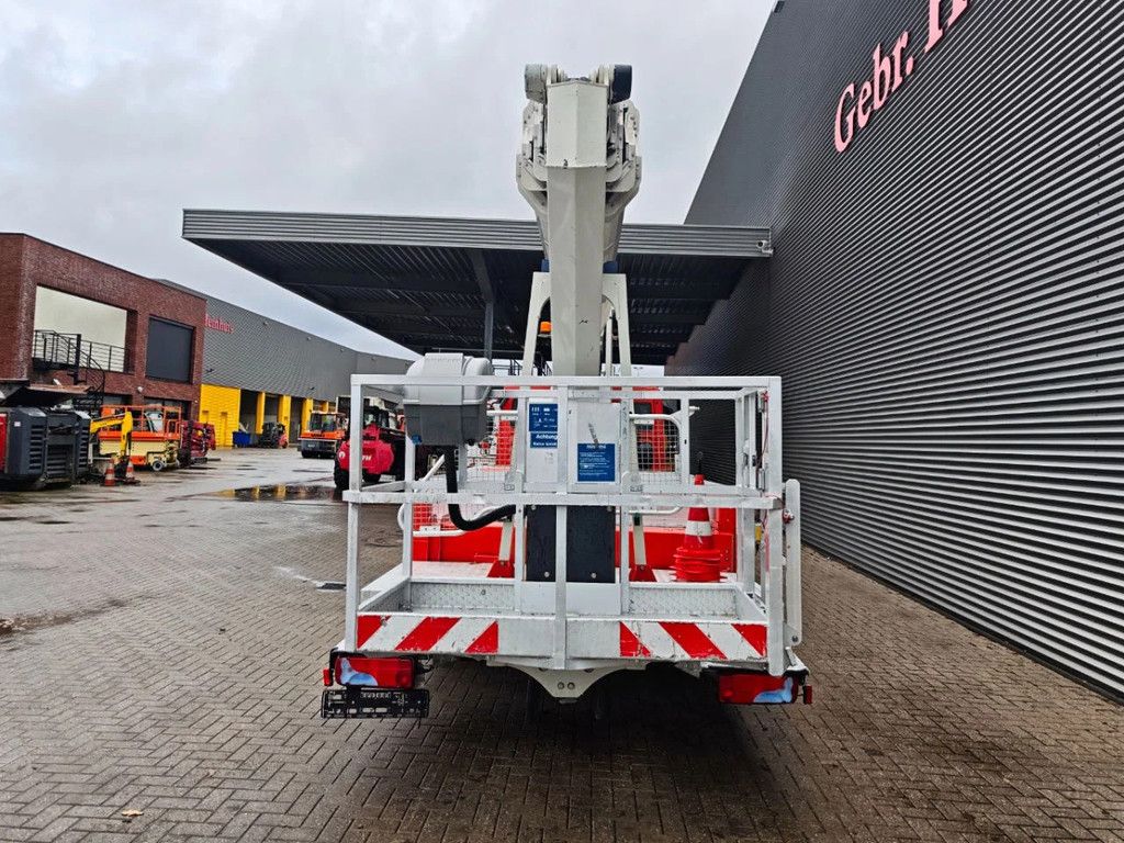 MAN 4x2 Ruthmann T330