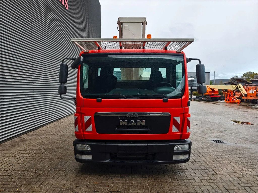 MAN 4x2 Ruthmann T330