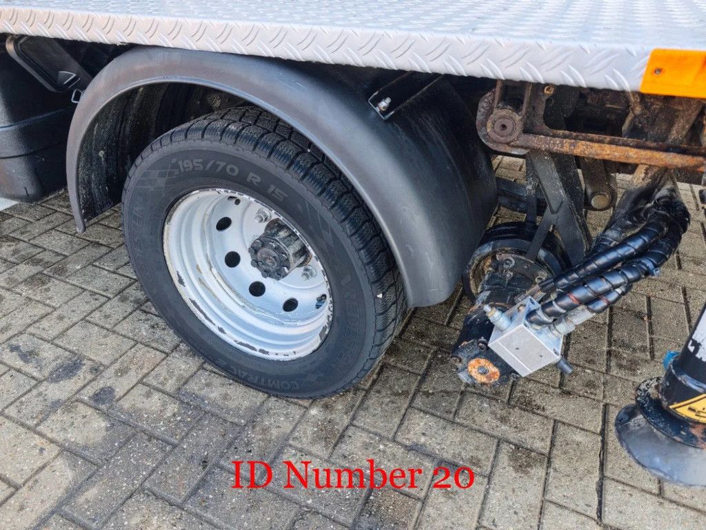 Nissan 35.13 NT400 Multitel MS100