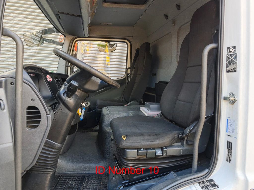 Mercedes-Benz 4x2 Palfinger P300KS