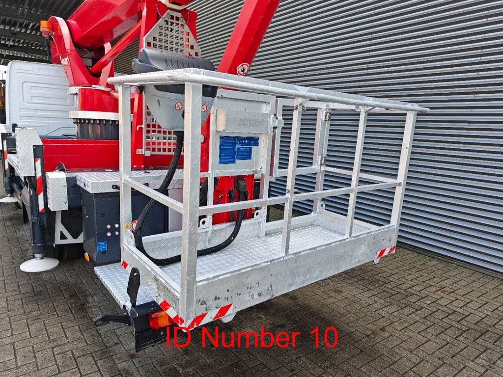 Mercedes-Benz 4x2 Palfinger P300KS