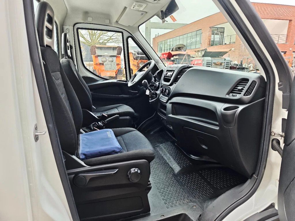 Iveco 35-120 Multitel MJ226