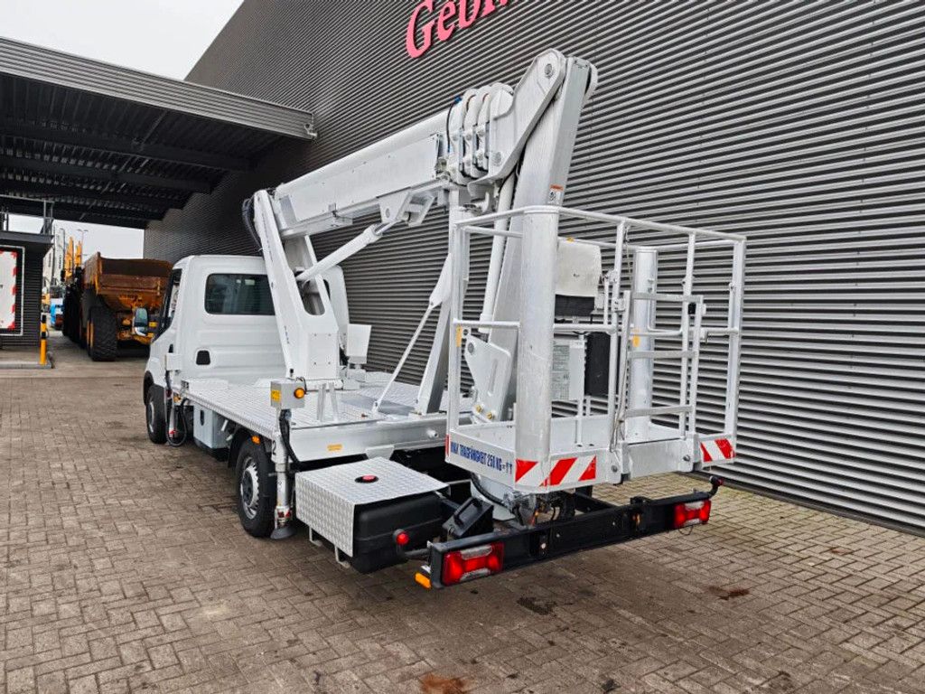 Iveco 35-120 Multitel MJ226