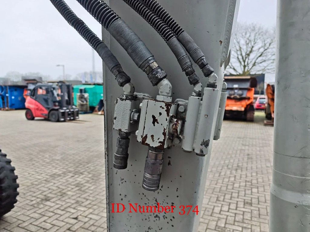 Takeuchi TB175W 3 Buckets!