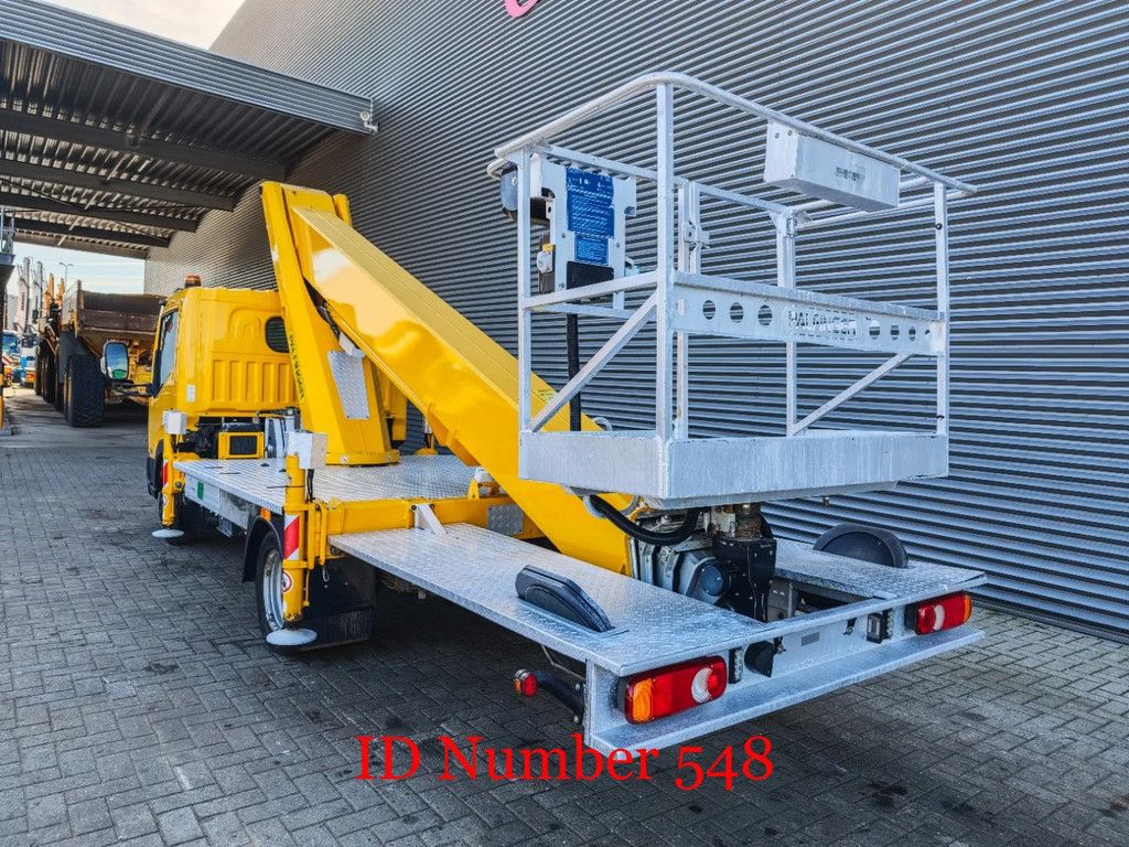 Nissan 35.12 NT400 Palfinger P220B