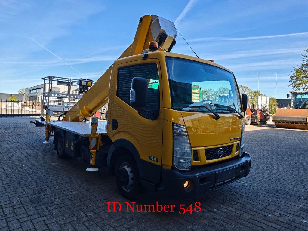Nissan 35.12 NT400 Palfinger P220B