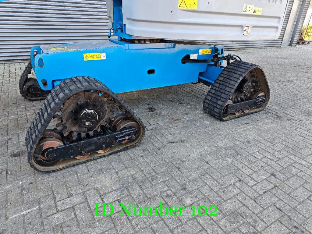 Genie S-45 Trax 4x4