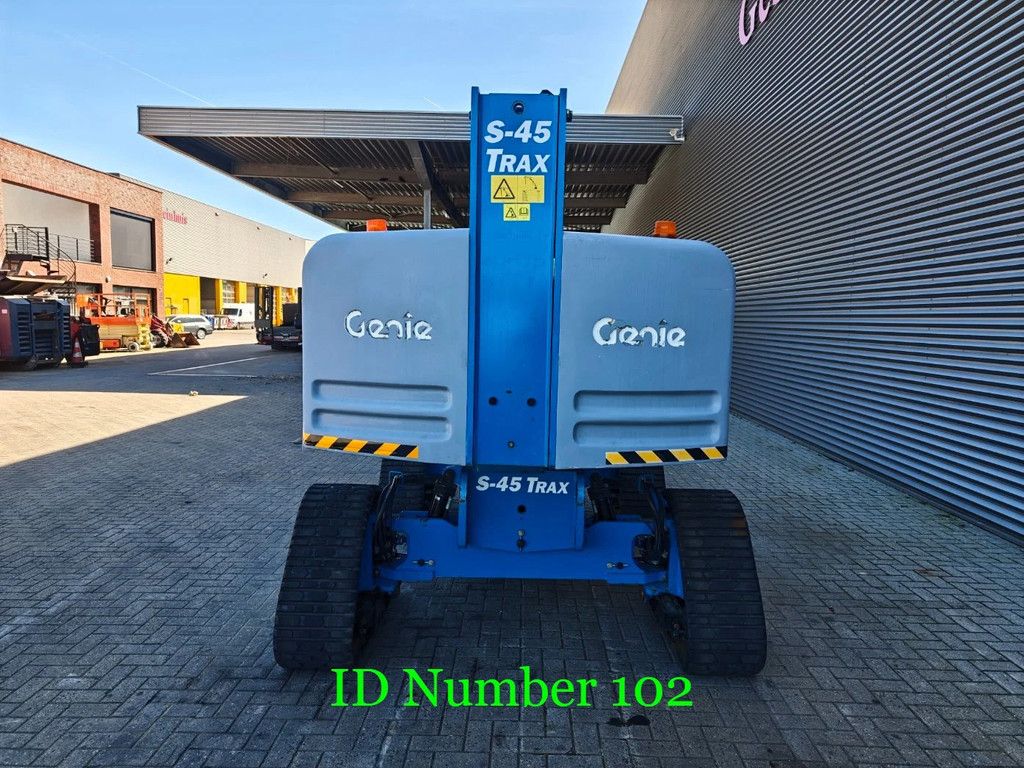 Genie S-45 Trax 4x4