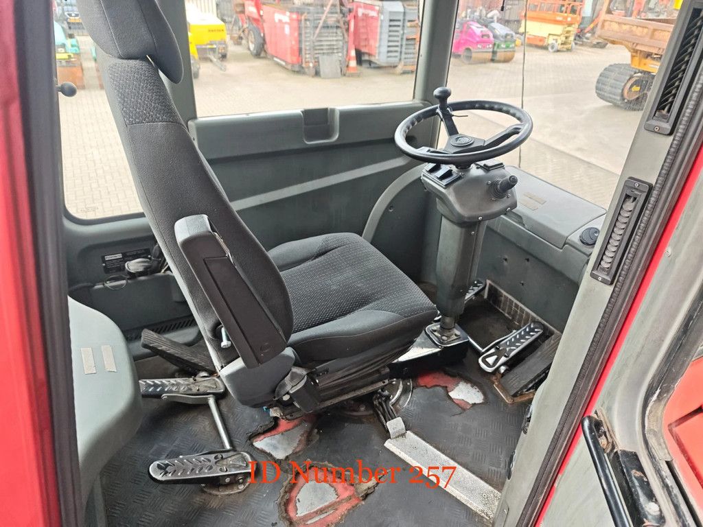 Kalmar 4x4 High Cabin!