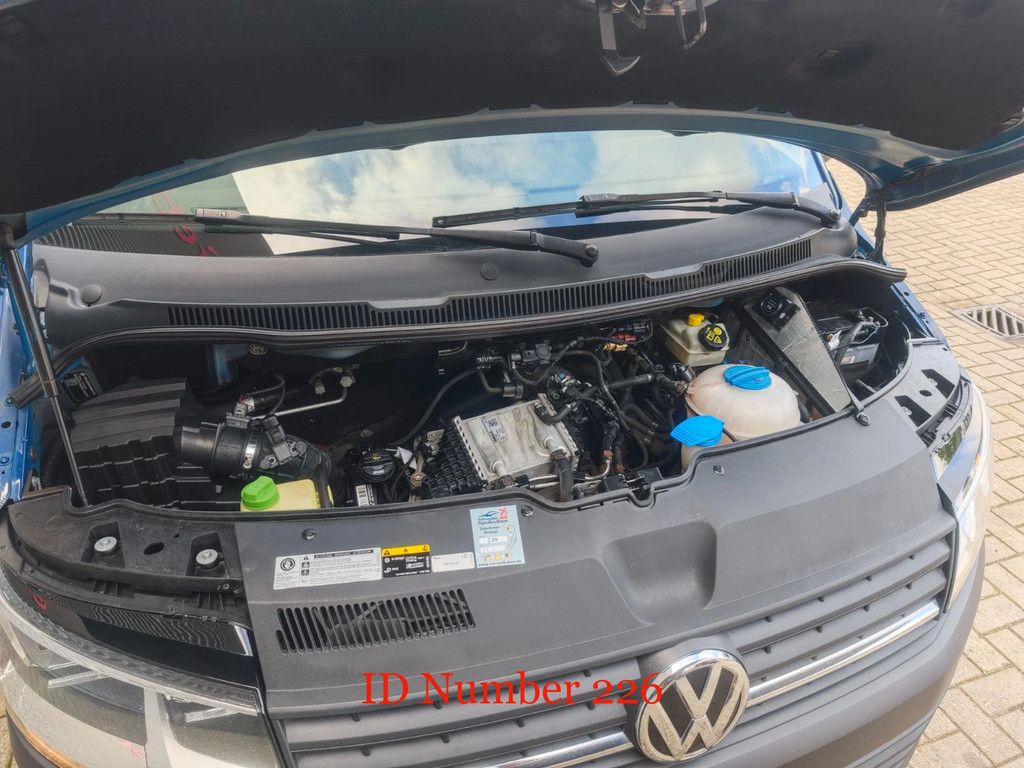 Volkswagen Caravelle 2.0 TDI 8 Persons!